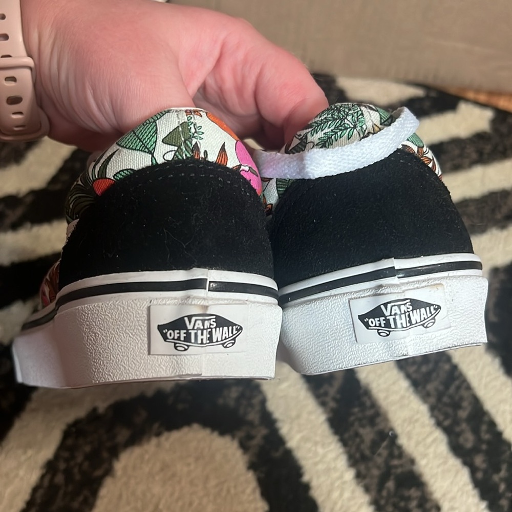 Vans - Picture 3 of 5